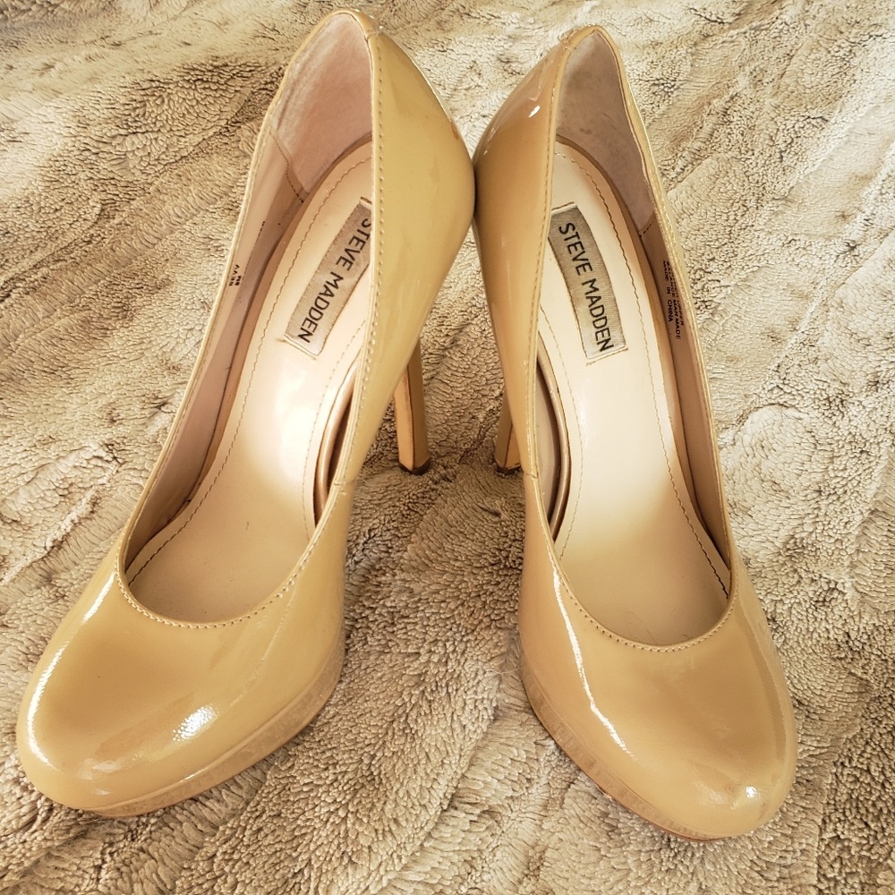 Steve Madden Nude Patent Pumps